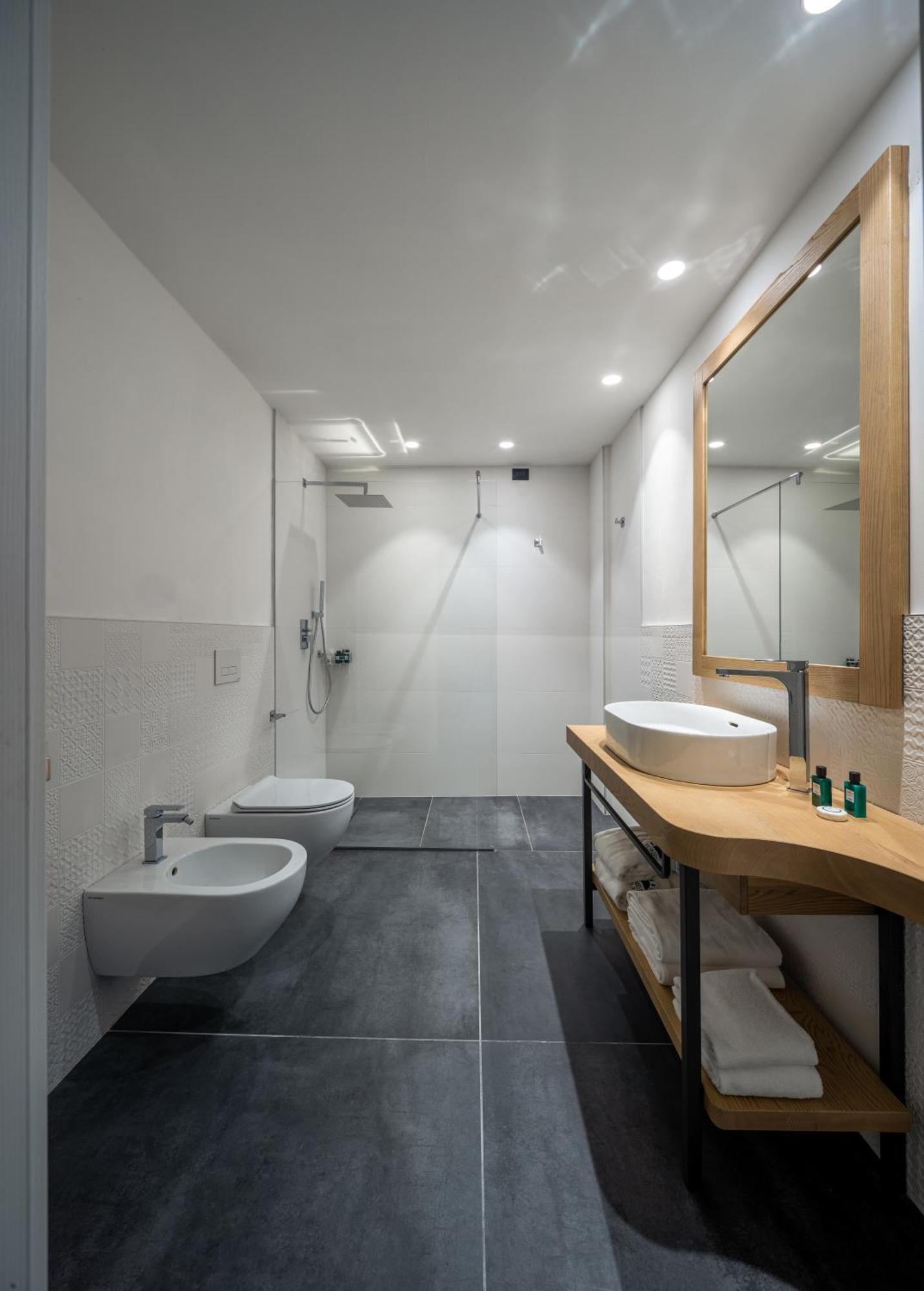 Aris Apartments & Sky Pool - Tonelli Hotels - Adult Friendly Riva del Garda Room photo