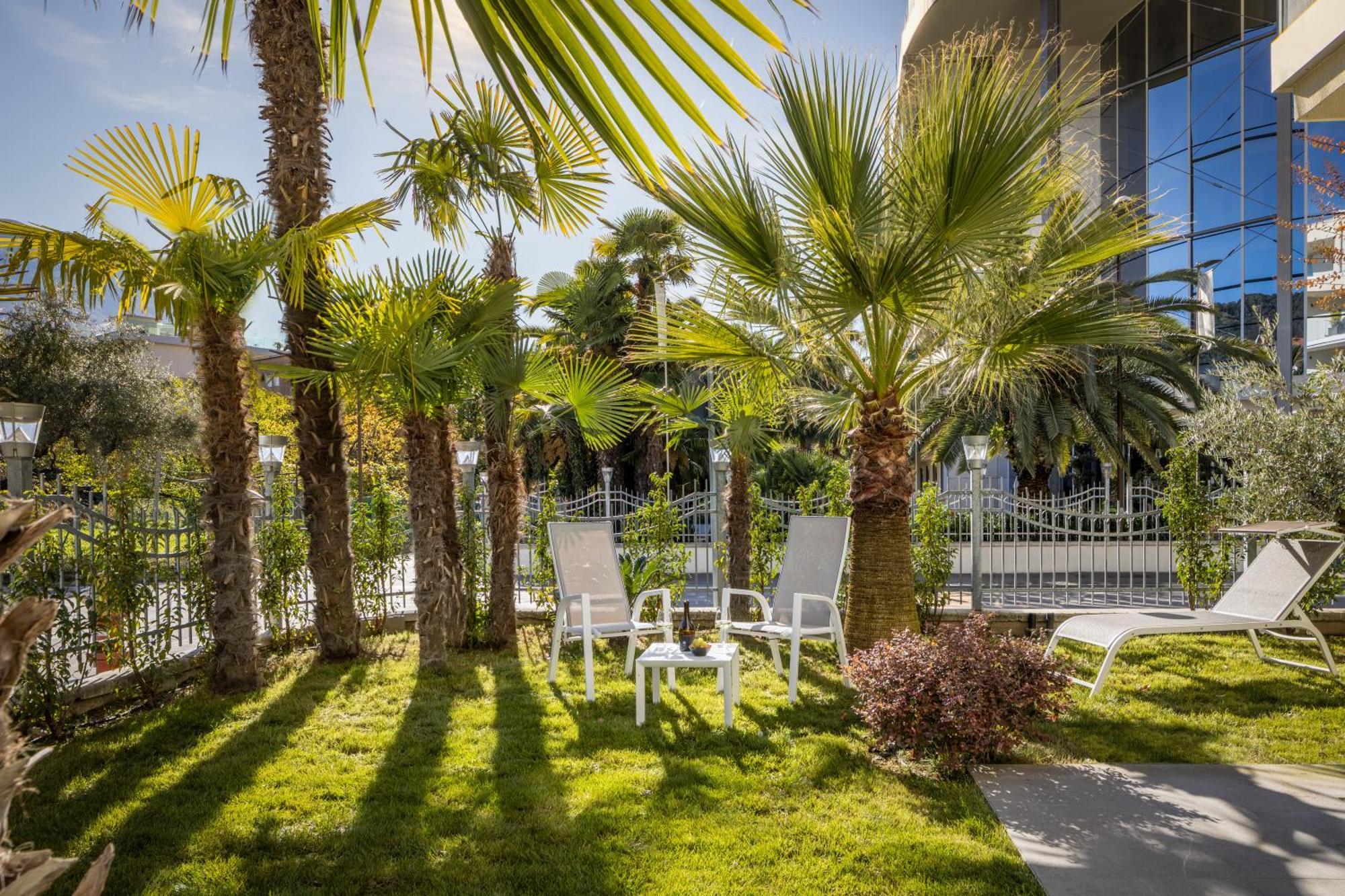 Aris Apartments & Sky Pool - Tonelli Hotels - Adult Friendly Riva del Garda Room photo
